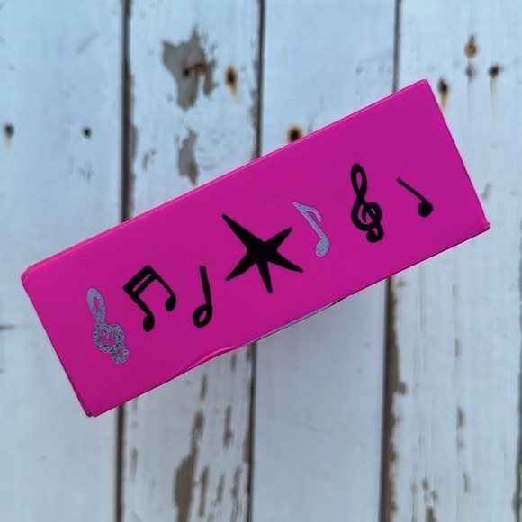 Betsey Johnson Limited Edition Sock Gift Set - Picture 5 of 6